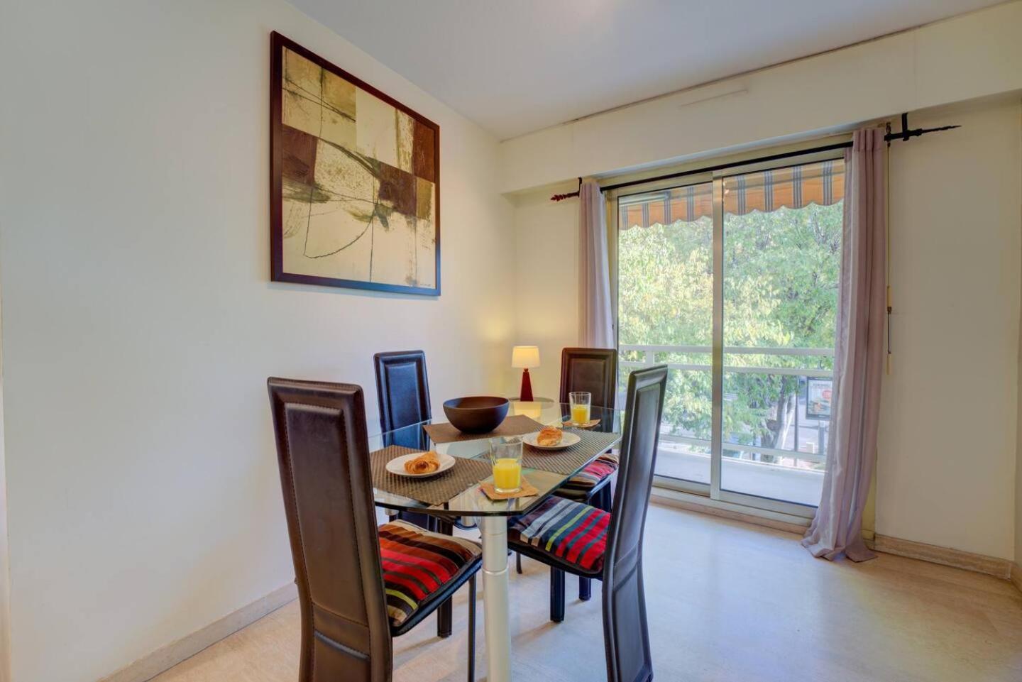 Elegant Apt W/2 Terraces/Mins To Beach & Shops Antibes Exterior photo